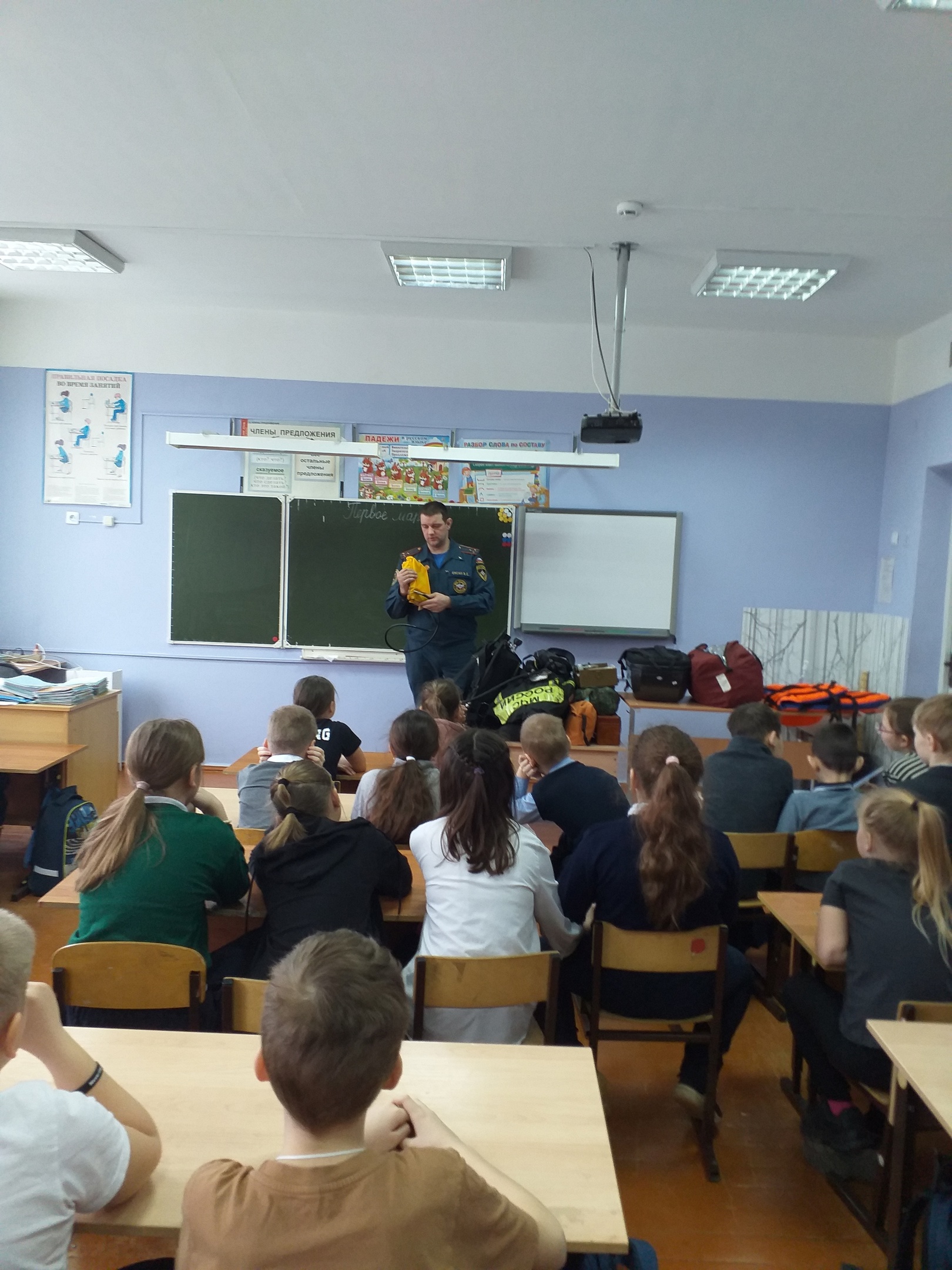 Сегодня  состоялся Всероссийский открытый урок по ОБЖ, приуроченный к празднованию Всемирного дня гражданской обороны.