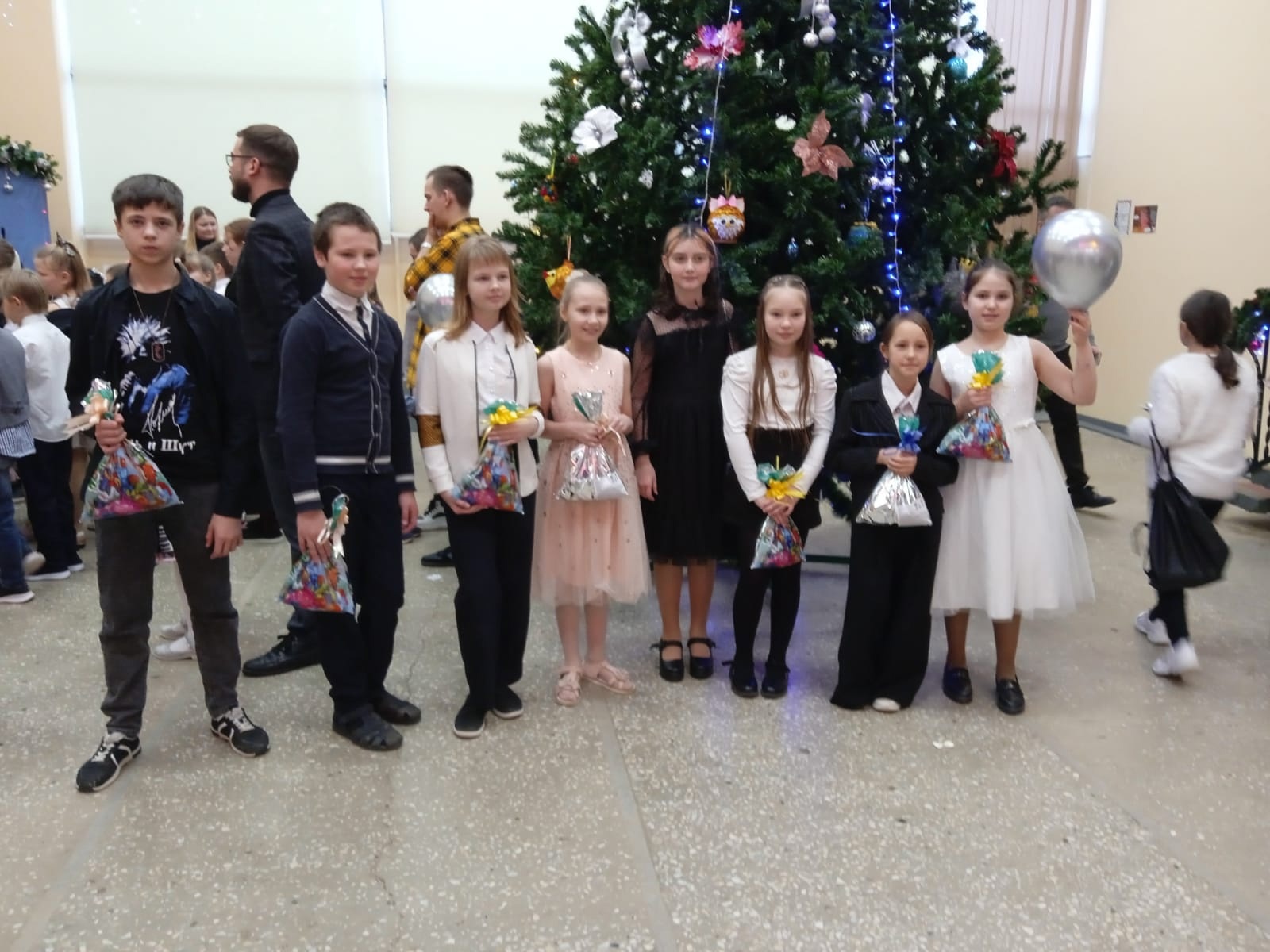 20 декабря состоялась новогодняя ёлка главы Администрации Новгородского района для одаренных детей, активистов детских и молодежных объединений..